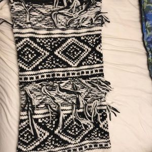 FABULOUS Free People Scarf / NWOT / blk-wht